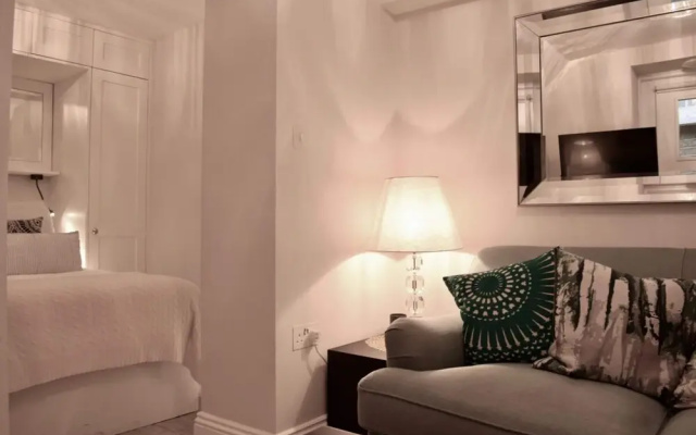 2 Bedroom Property Near Hyde Park