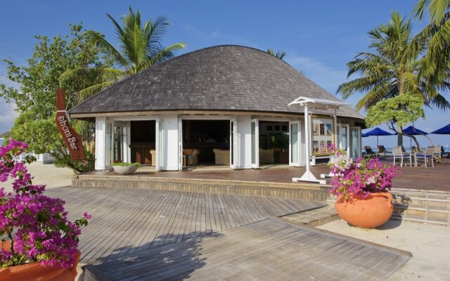 Отель Olhuveli Beach And Spa Resort вид на фасад
