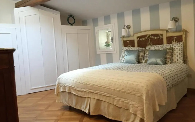 Romantic and Charming Apartments