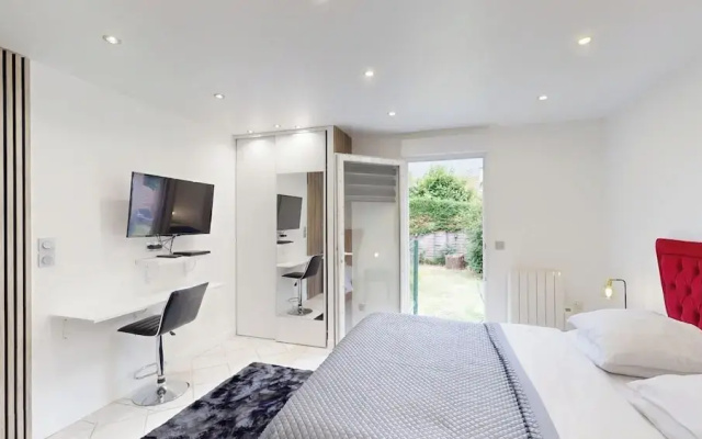 Kimia Suite Room