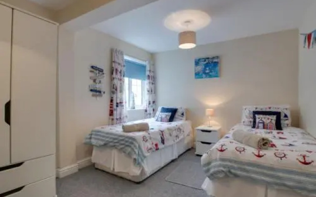 Apartment Headlong