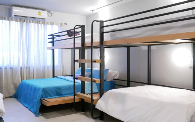 Warm Hostel