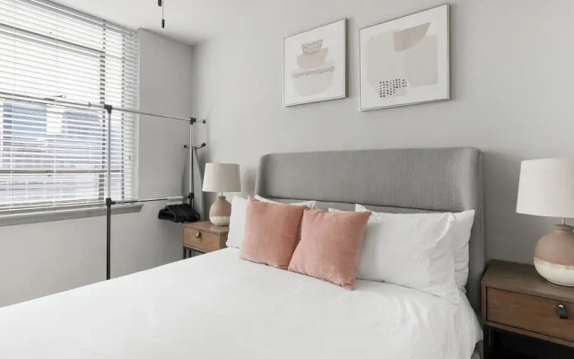Birmingham Business District Apartments by Landing