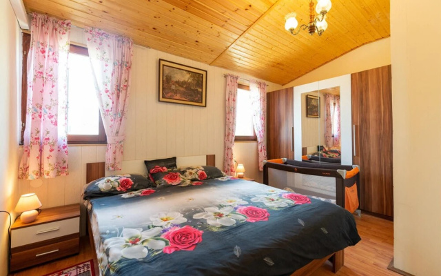 Beautiful Apartment in Maslenica With Jacuzzi, Wifi and 3 Bedrooms