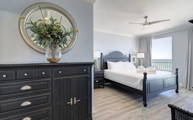 Gulf Front Master Suite! Directly On The Beach! 3 BR / 2 BA! Sleeps 8!