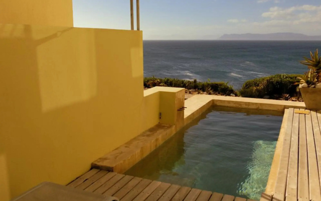 Whalesong Lodge