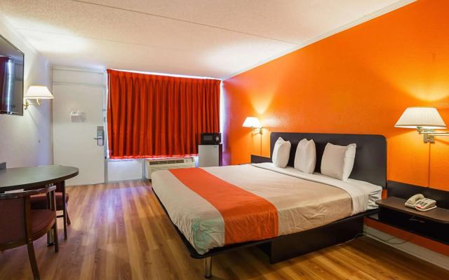 Motel 6 Tifton, GA