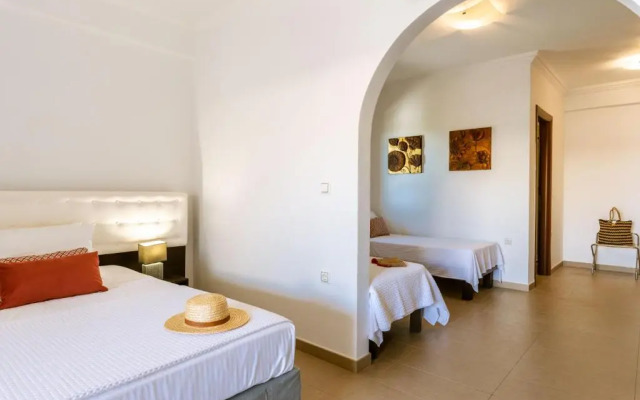 3 Aktes Resort
