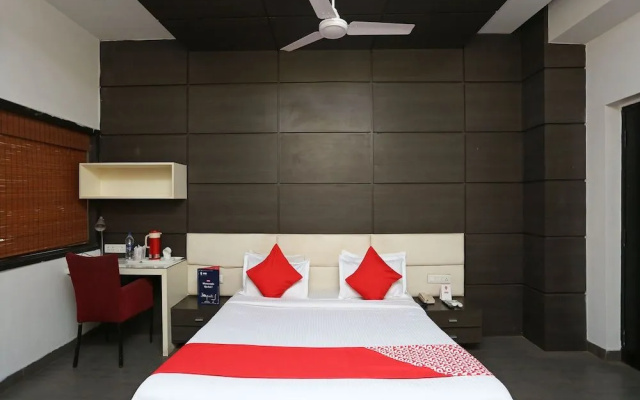 OYO 11939 Hotel Queens Club of India