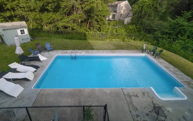 Pool & Screened Deck! Home 2 Mi to Mashpee Commons