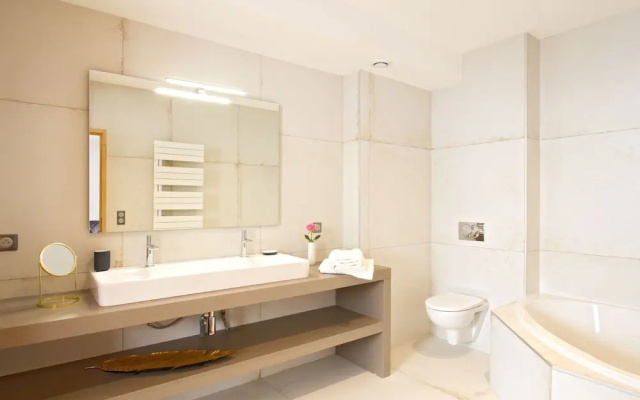 Luxury Apartment With Jacuzzi in the Heart of Huez Village