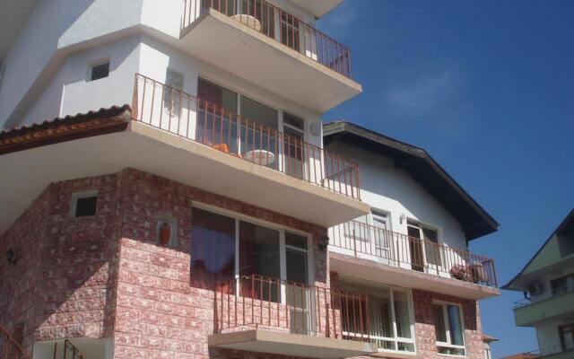 Отель Guest House Bogat-Beden Равда вид на фасад