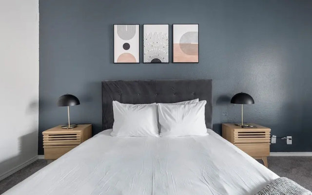 Landing Apartments - Austin near Windsor Park