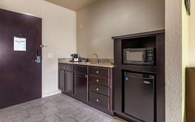 Simmons Suites