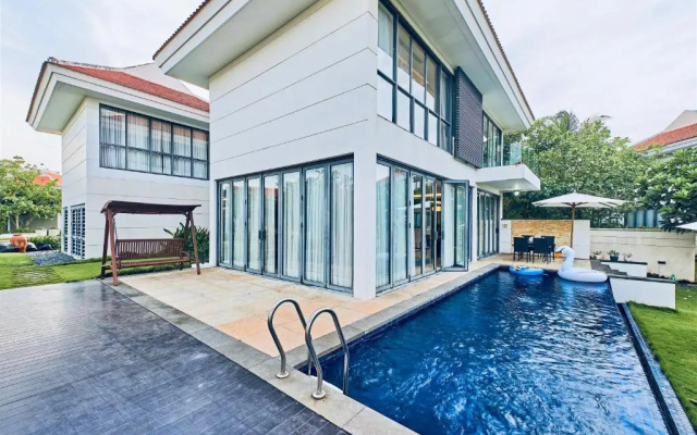 EmblemSea Luxury Villas few steps to the Danang beach