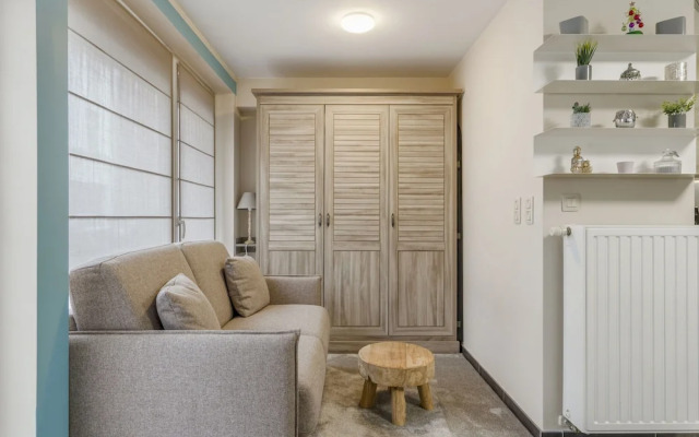 Apartment Close to the Shopping Street