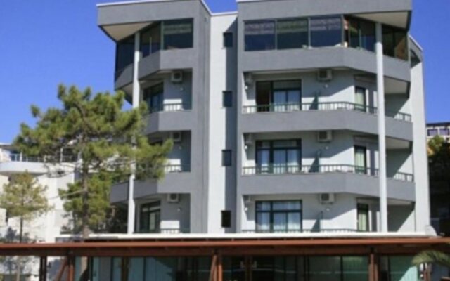 Ylli i Detit Hotel вид на фасад