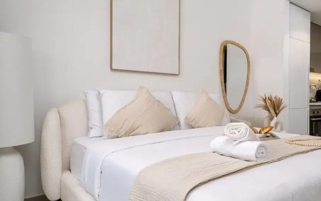 Stylish Studio Getaway 10 Minutes to Dubai Mall