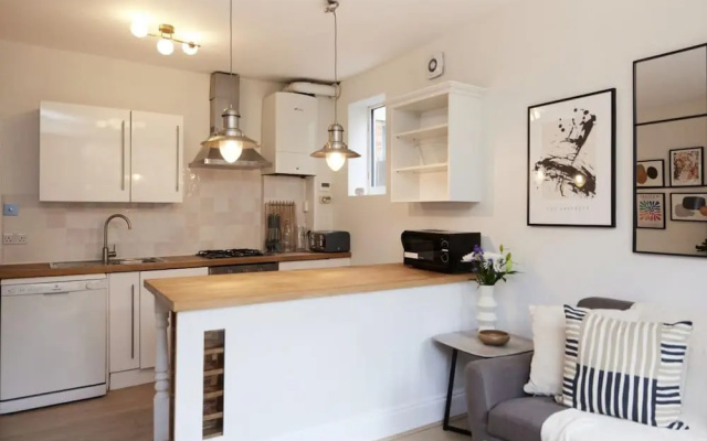 The Mitcham Hideout - Lovely 2BDR Flat with Garden
