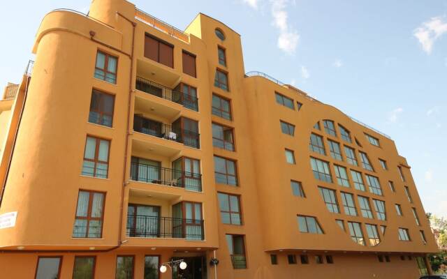 Апартаменты Menada Amadeusz 1 Apartments вид на фасад