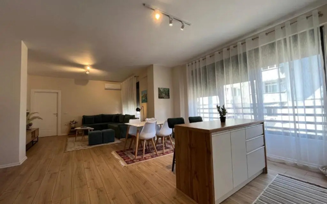 Comfy condo 6 minutes from downtown & Free Parking