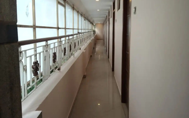 i-ROOMZ Sri Sai Comforts