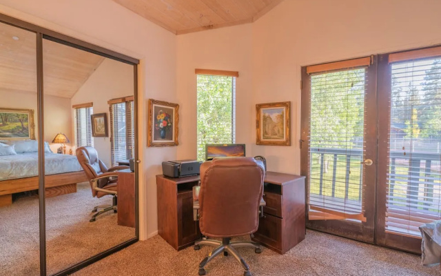 Lakefront Viking Oasis Condo