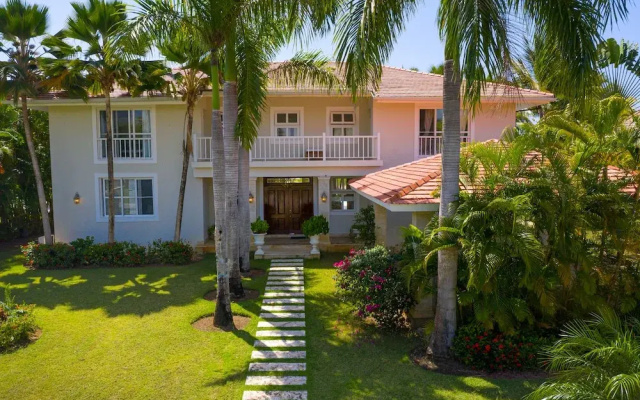 5-star villa near Playa Blanca Beach