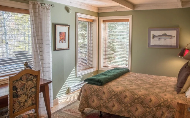 Atelier 1107 - 2 Br Condo