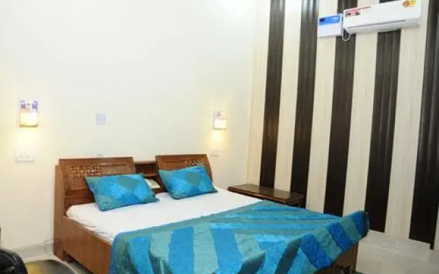 OYO 6370 Hotel Golden Woods