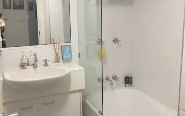 Newly Renovated Unit 250m To The Beach