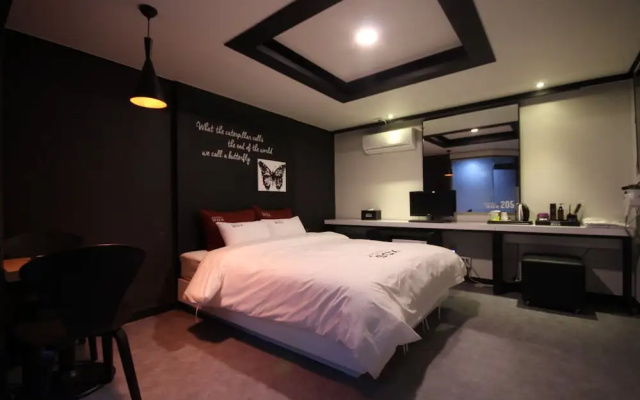 Box Hotel