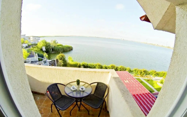 Lake View House