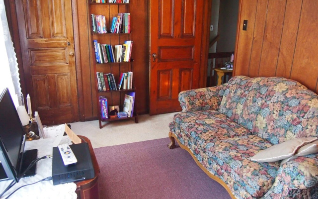 The Maid's Quarters Bed Breakfast & Tearoom
