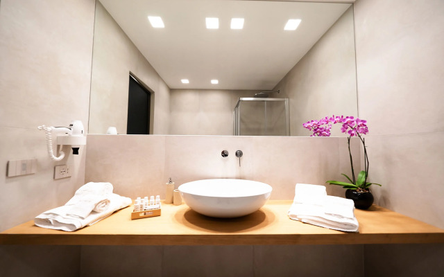 Elite Accommodations & Hydromassage Pool