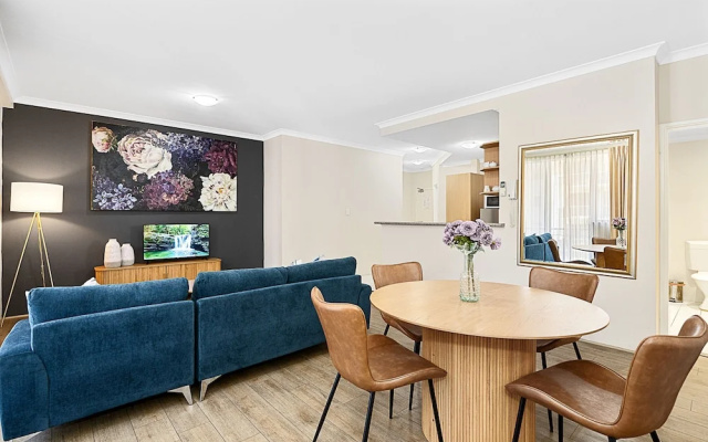 2bdr East Perth Getaway
