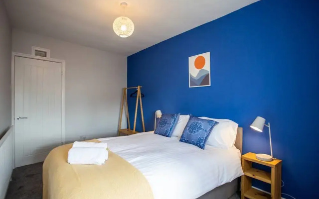 Large 3 Bed Apartment-sea Road