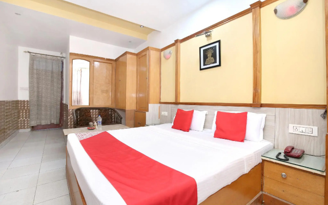 OYO 17430 Gulshah Hotel