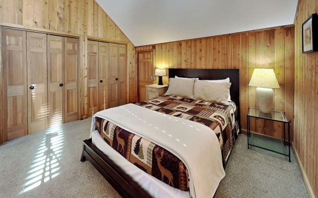 Shoreline Chateau by Taylor Made Deep Creek