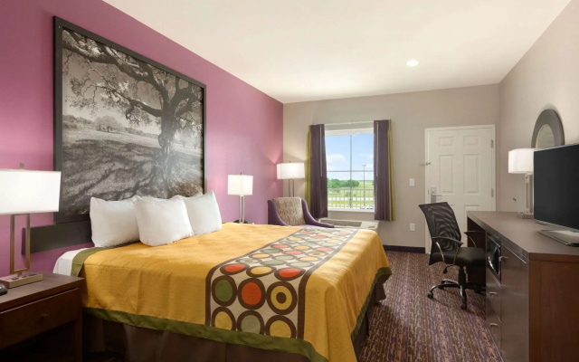 Super 8 by Wyndham Carrizo Springs