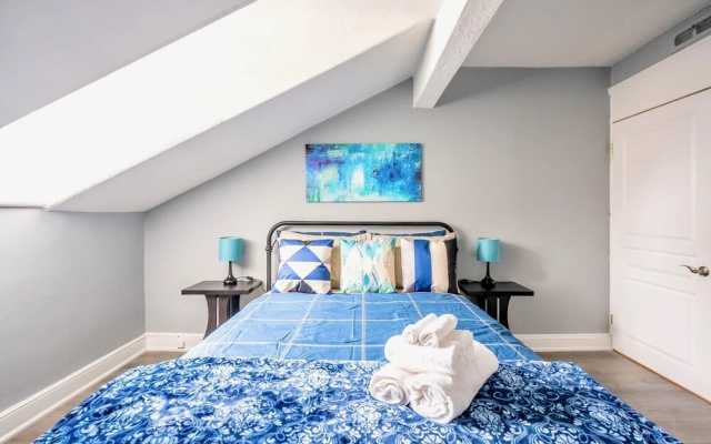 Charming 2BR Apartment In Downtown Hamilton