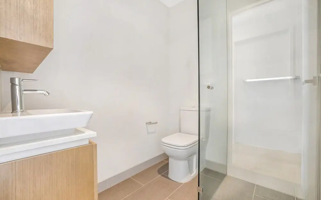 Comfy 2-bed Balcony Unit Near Chapel St