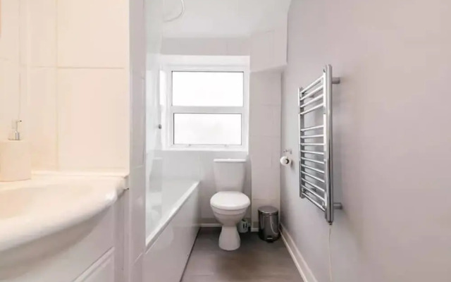 Top Floor Flat With Views in Southwark/borough