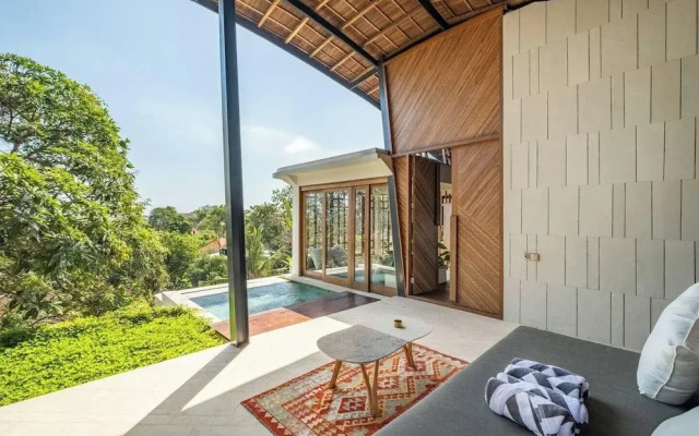 Gorgeous 2-br Penthouse, 800m to the Beach