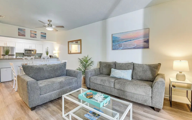 Community Outdoor Pool: Miramar Beach Condo!