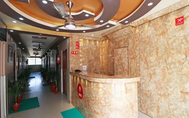 OYO 13234 Hotel Mahak