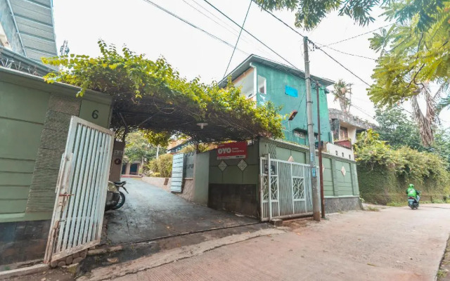 Dolfie Residence