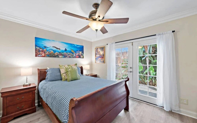 Costa Mesa Bungalows by ELVR