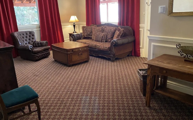 The Historic Redstone Inn