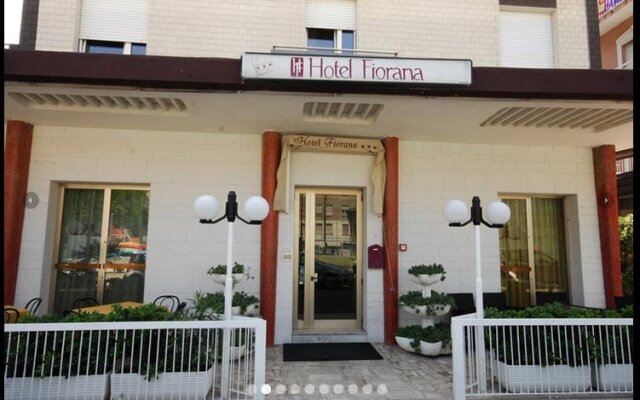 Hotel Riviera вид на фасад